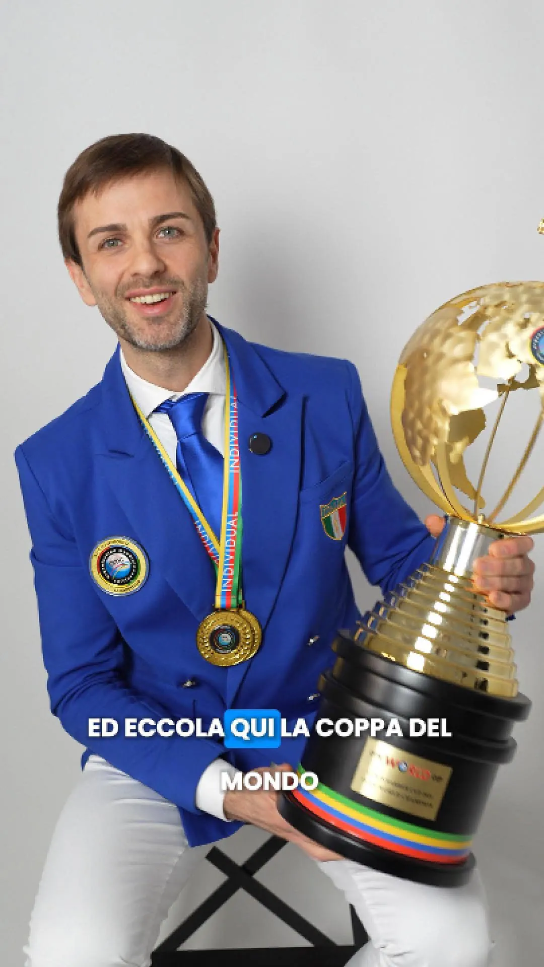 Andrej Shapoval con medaglia e coppa OMC World Cup 2024
